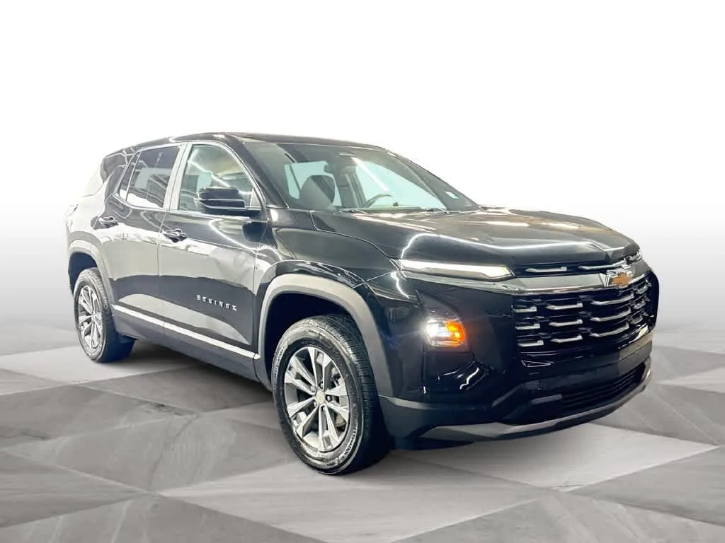 2025 Chevrolet Equinox FWD LT photo 2