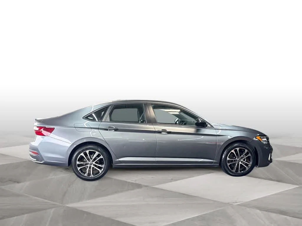 2022 Volkswagen Jetta Sport photo 9