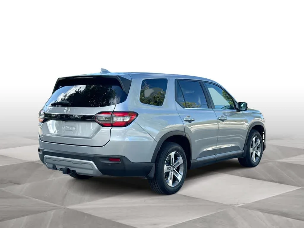 2024 Honda Pilot EX-L 8 Passenger photo 8