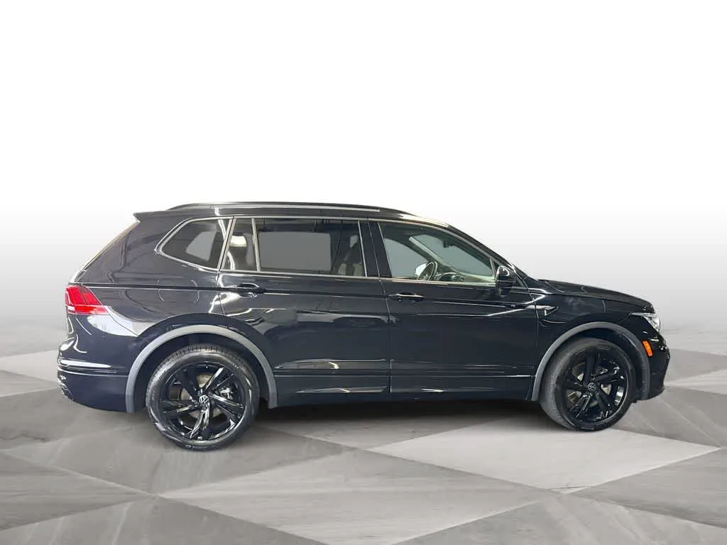 2023 Volkswagen Tiguan SE R-Line Black photo 9