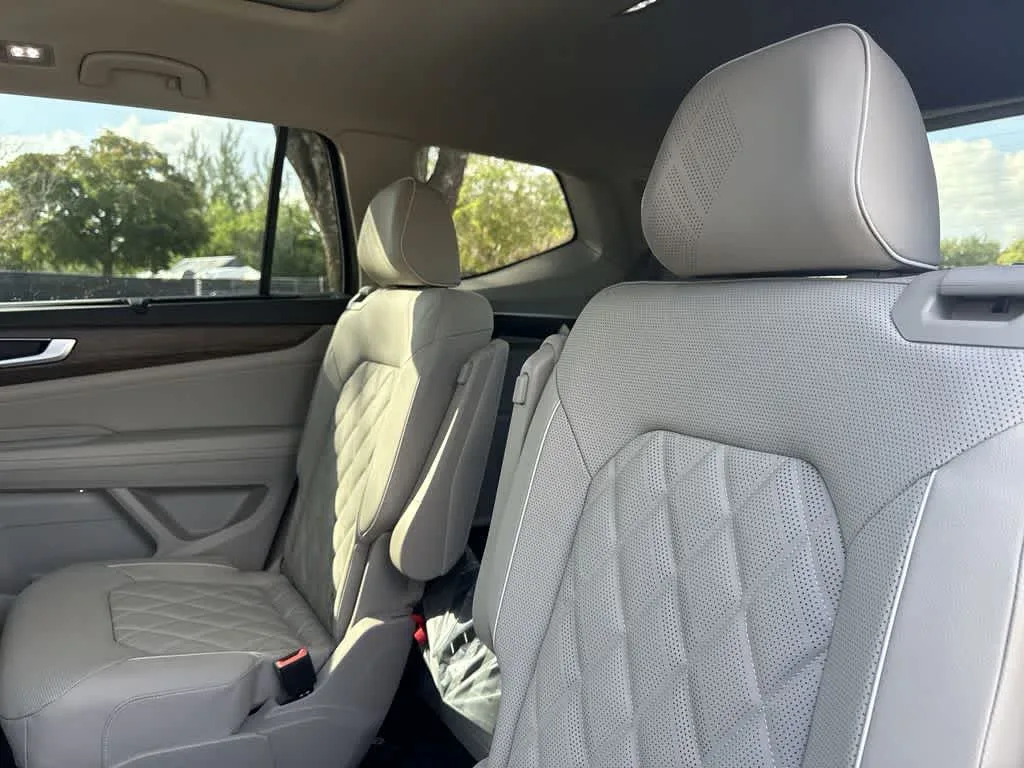 2025 Volkswagen Atlas 2.0T SEL Premium R-Line photo 22
