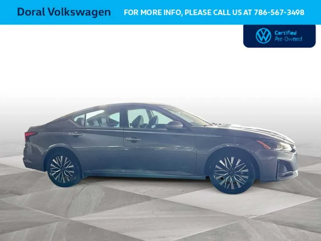 2023 Nissan Altima 2.5 SV photo 9