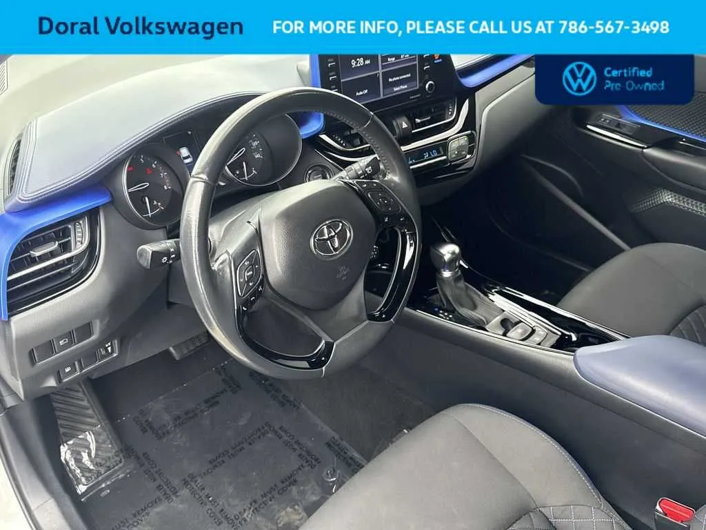 2021 Toyota C-HR XLE photo 13