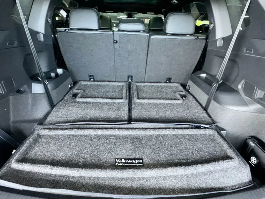 2024 Volkswagen Tiguan SE R-Line Black photo 25