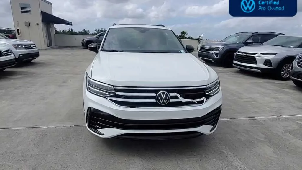 2024 Volkswagen Tiguan SE R-Line Black photo 3