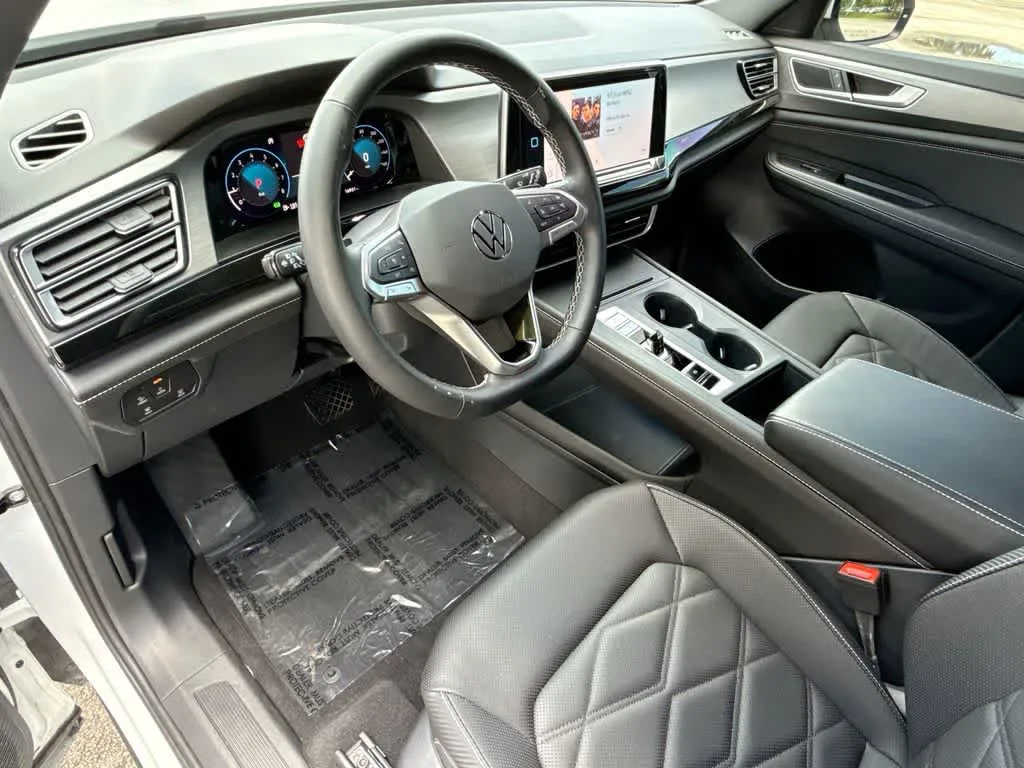 2025 Volkswagen Atlas Cross Sport 2.0T SE photo 13