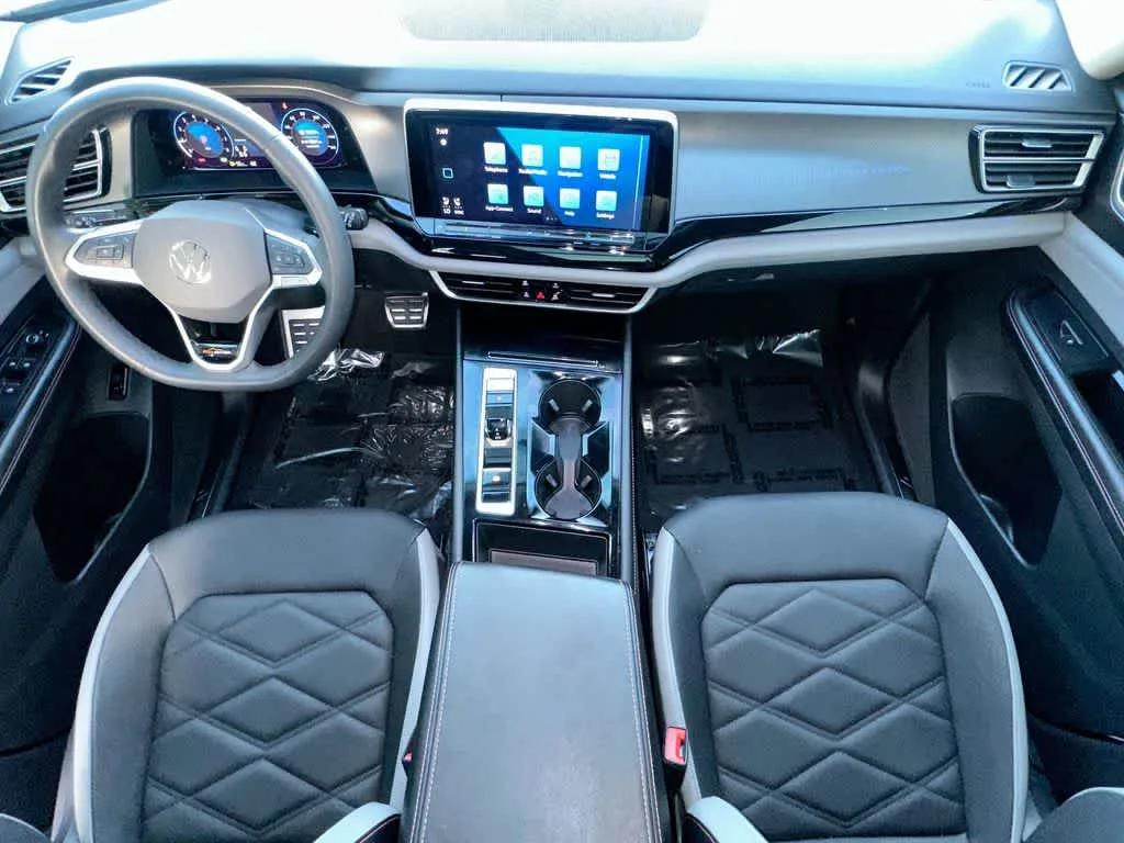 2024 Volkswagen Atlas 2.0T Peak Edition SE w/Technology photo 24
