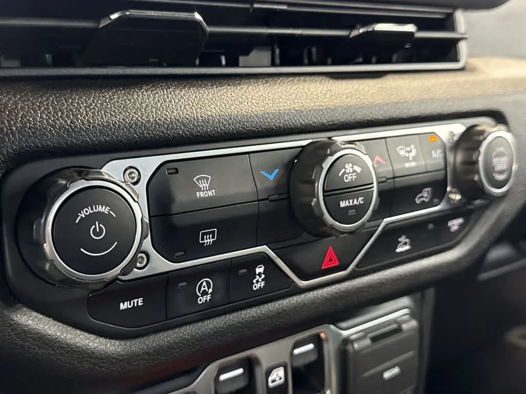 2024 Jeep Wrangler Sport S photo 19
