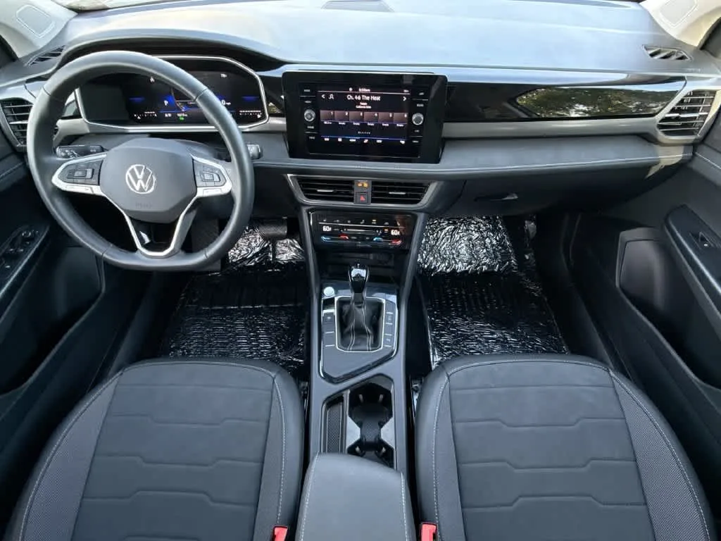 2026 Volkswagen Taos SE Black photo 24