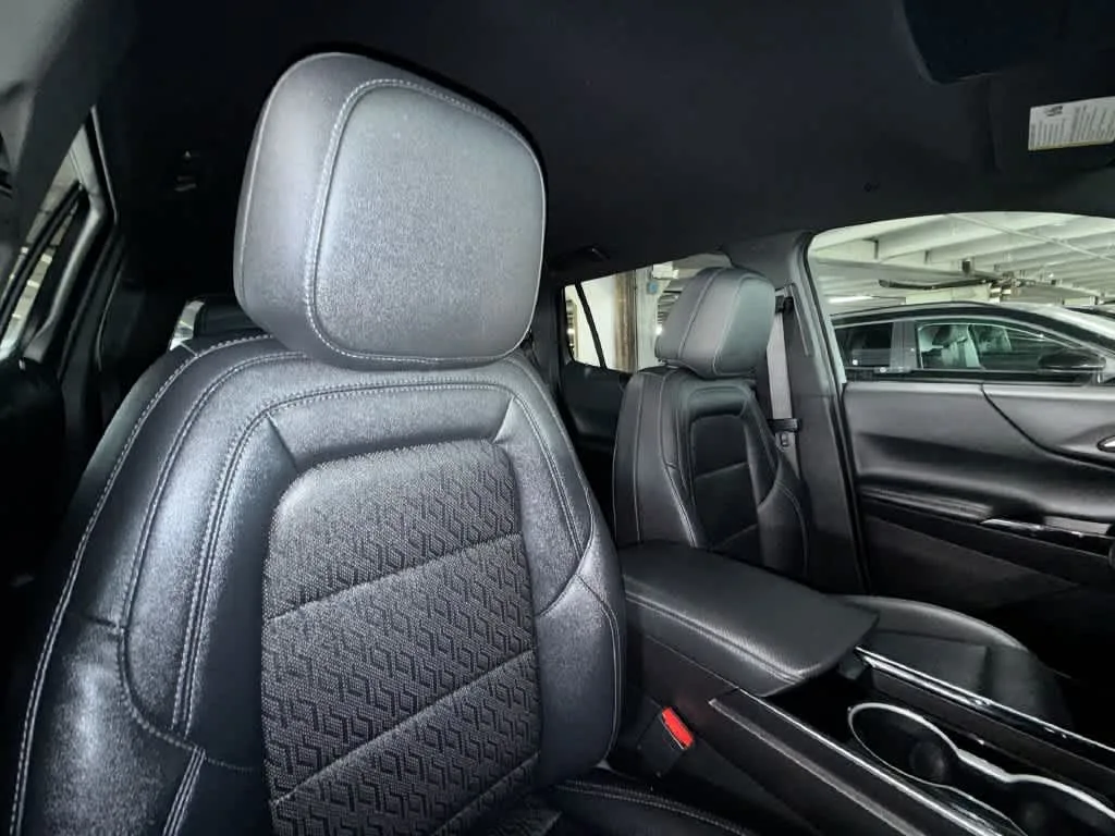 2025 Chevrolet Equinox FWD LT photo 27