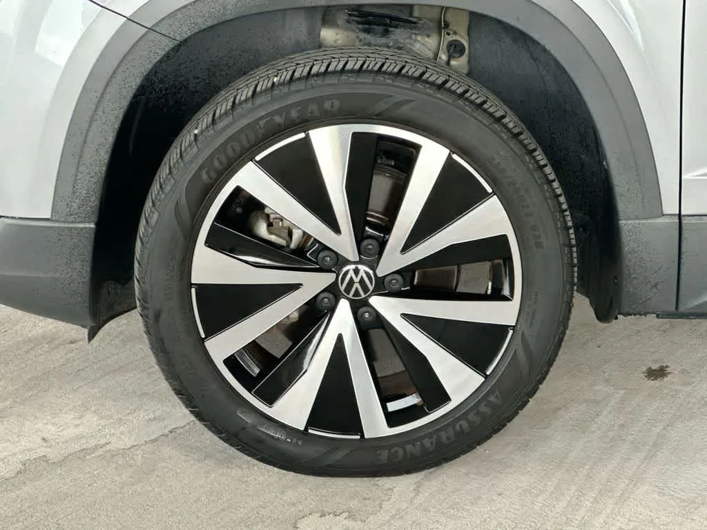 2023 Volkswagen Taos SE photo 11