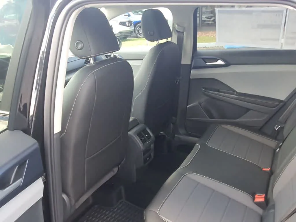 2024 Volkswagen Taos SE photo 27