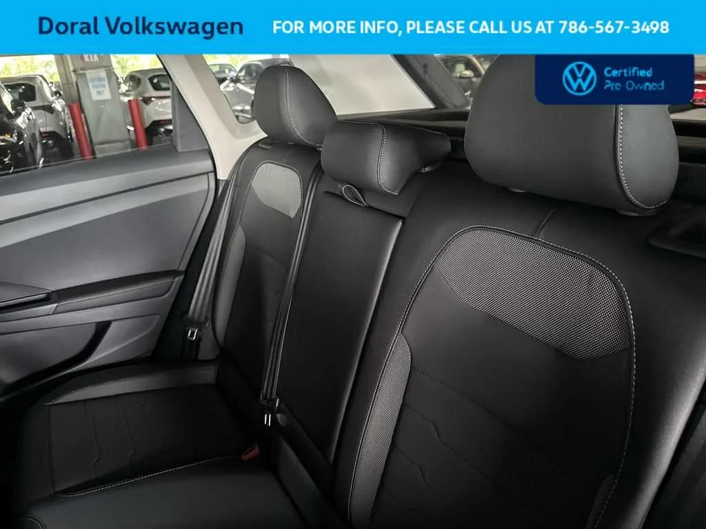 2025 Volkswagen Taos SE Black photo 18