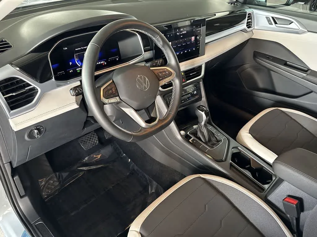 2026 Volkswagen Taos SE photo 13