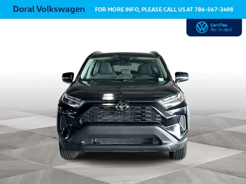 2025 Toyota RAV4 XLE photo 3