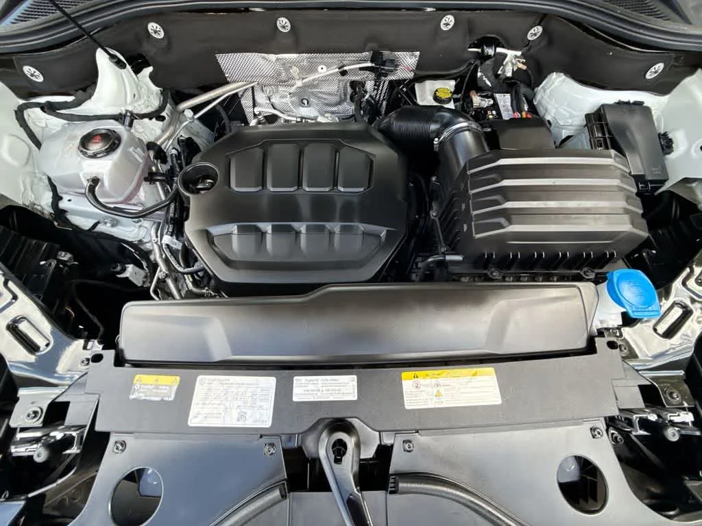 2025 Volkswagen Atlas Cross Sport 2.0T SE photo 12