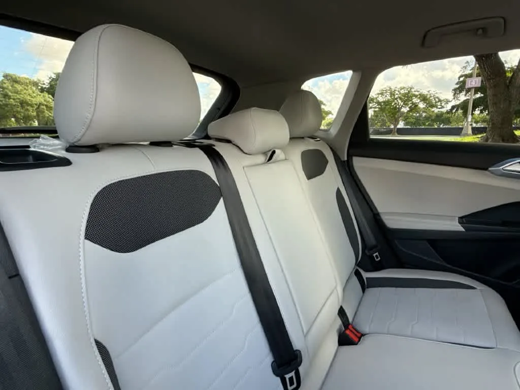 2026 Volkswagen Taos SE photo 26