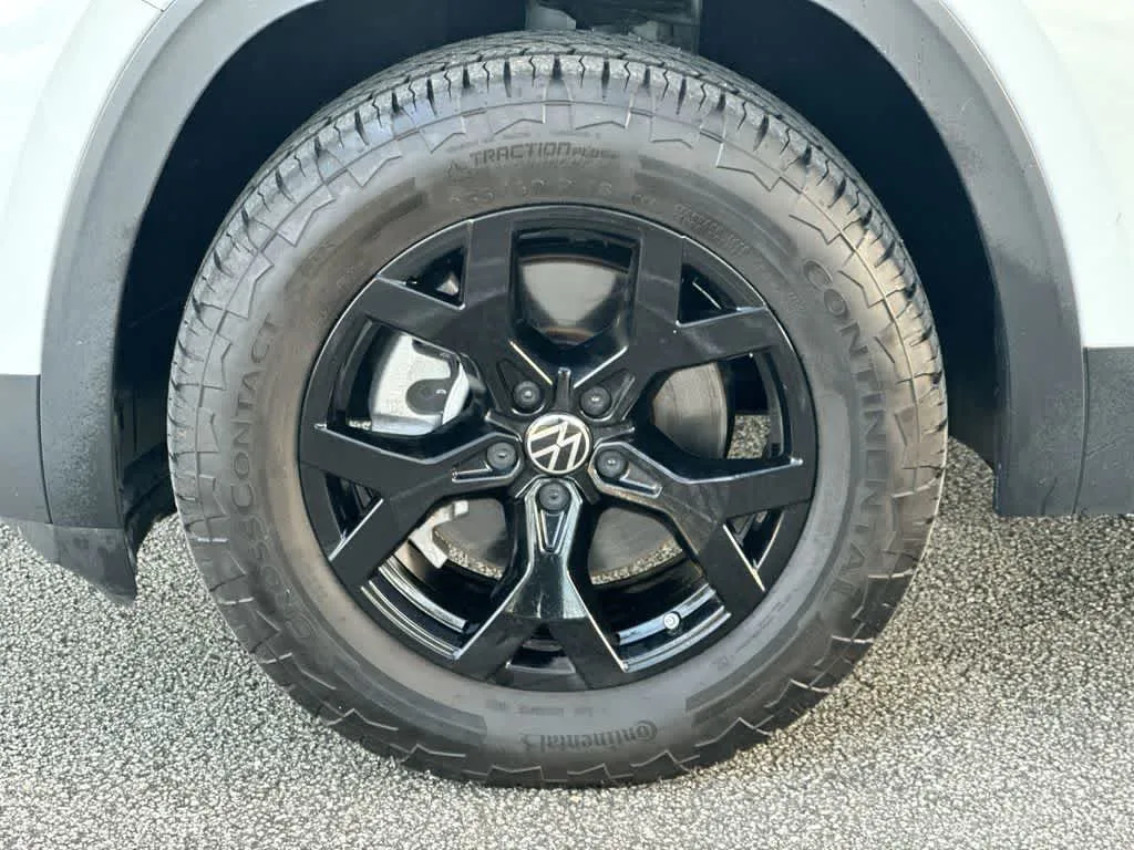 2024 Volkswagen Atlas 2.0T Peak Edition SE w/Technology photo 11