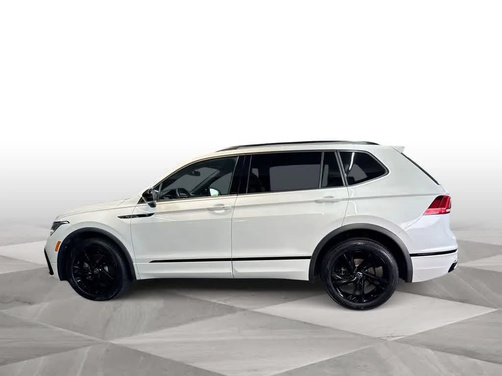 2023 Volkswagen Tiguan SE R-Line Black photo 5