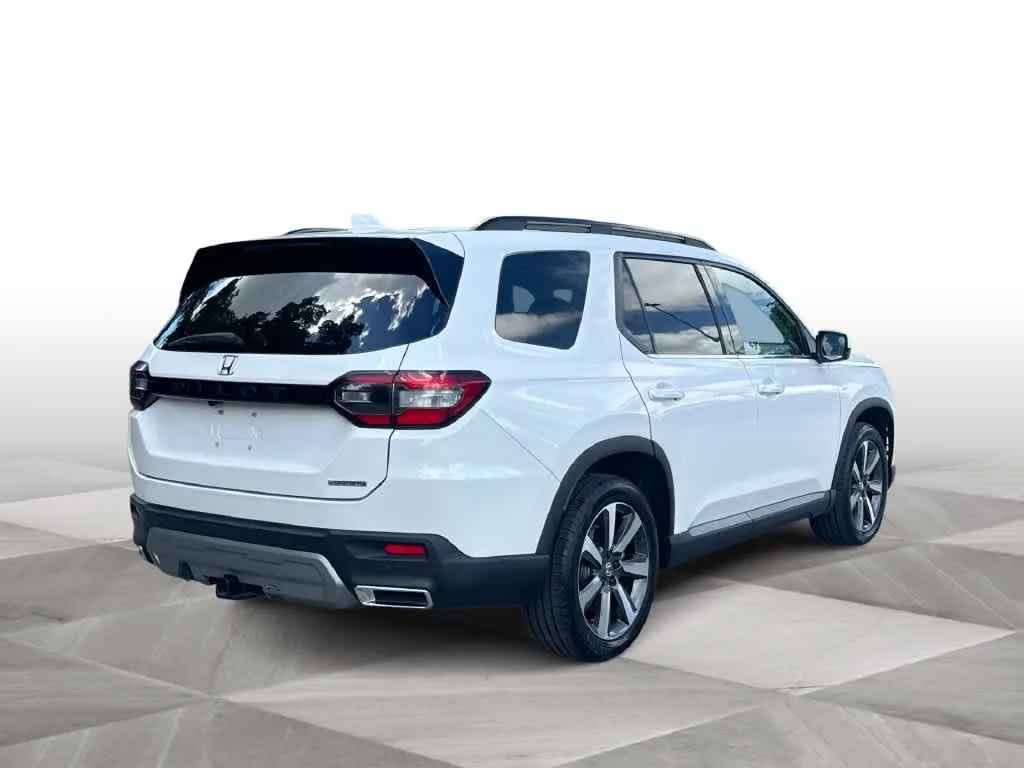 2024 Honda Pilot Touring photo 8