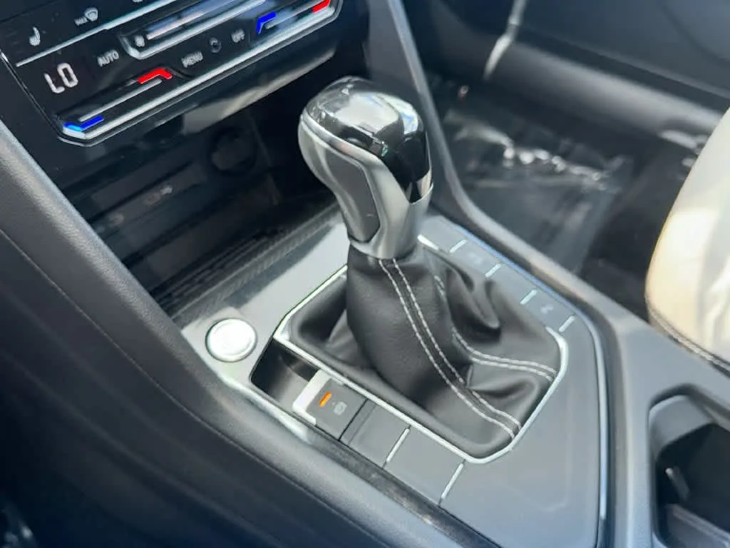 2026 Volkswagen Taos SE photo 20