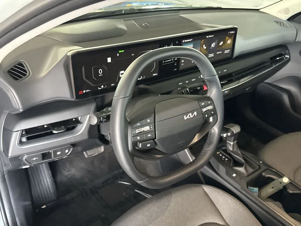 2025 Kia K4 EX photo 13