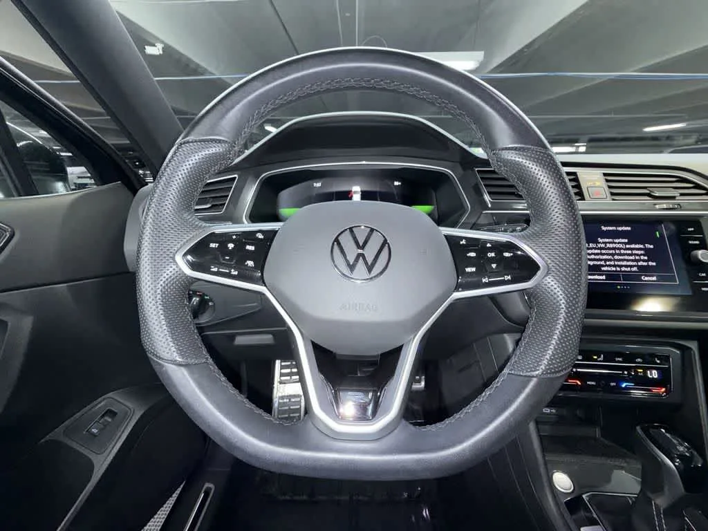 2023 Volkswagen Tiguan SE R-Line Black photo 15
