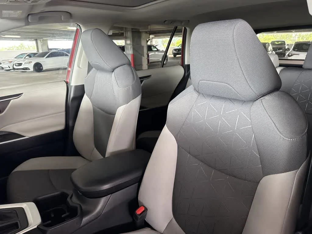 2024 Toyota RAV4 XLE photo 14