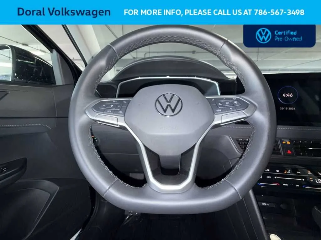 2025 Volkswagen Taos SE Black photo 15