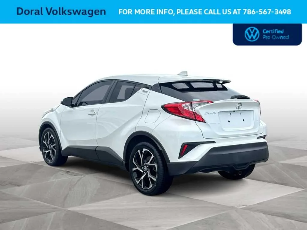 2021 Toyota C-HR XLE photo 6