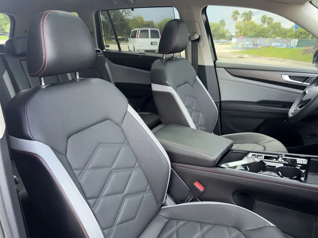 2024 Volkswagen Atlas 2.0T Peak Edition SEL photo 27