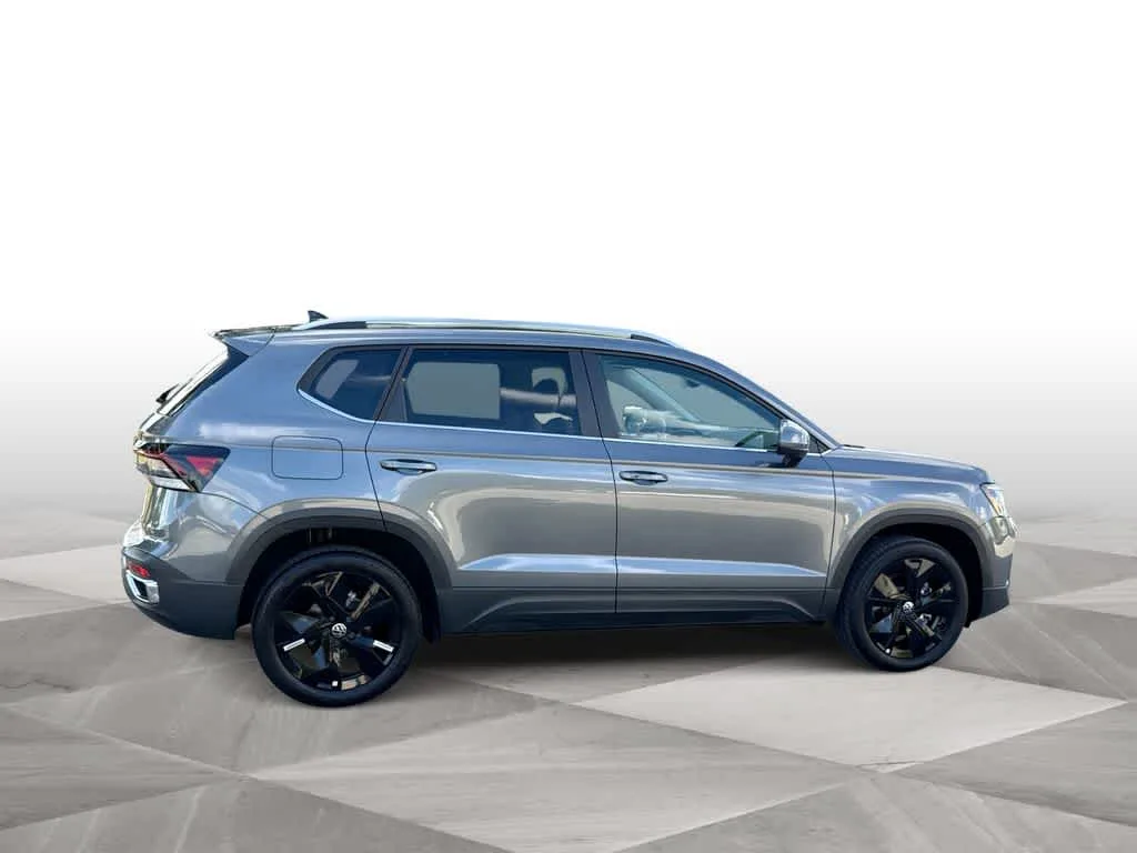 2026 Volkswagen Taos SE photo 9