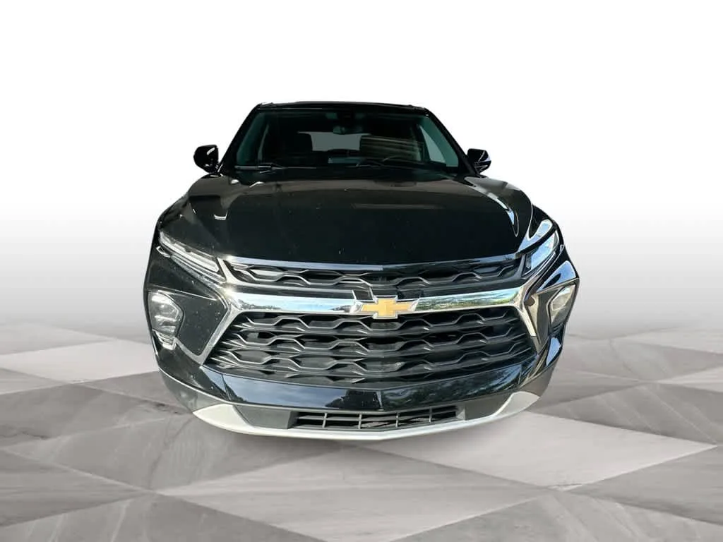 2025 Chevrolet Blazer LT photo 3