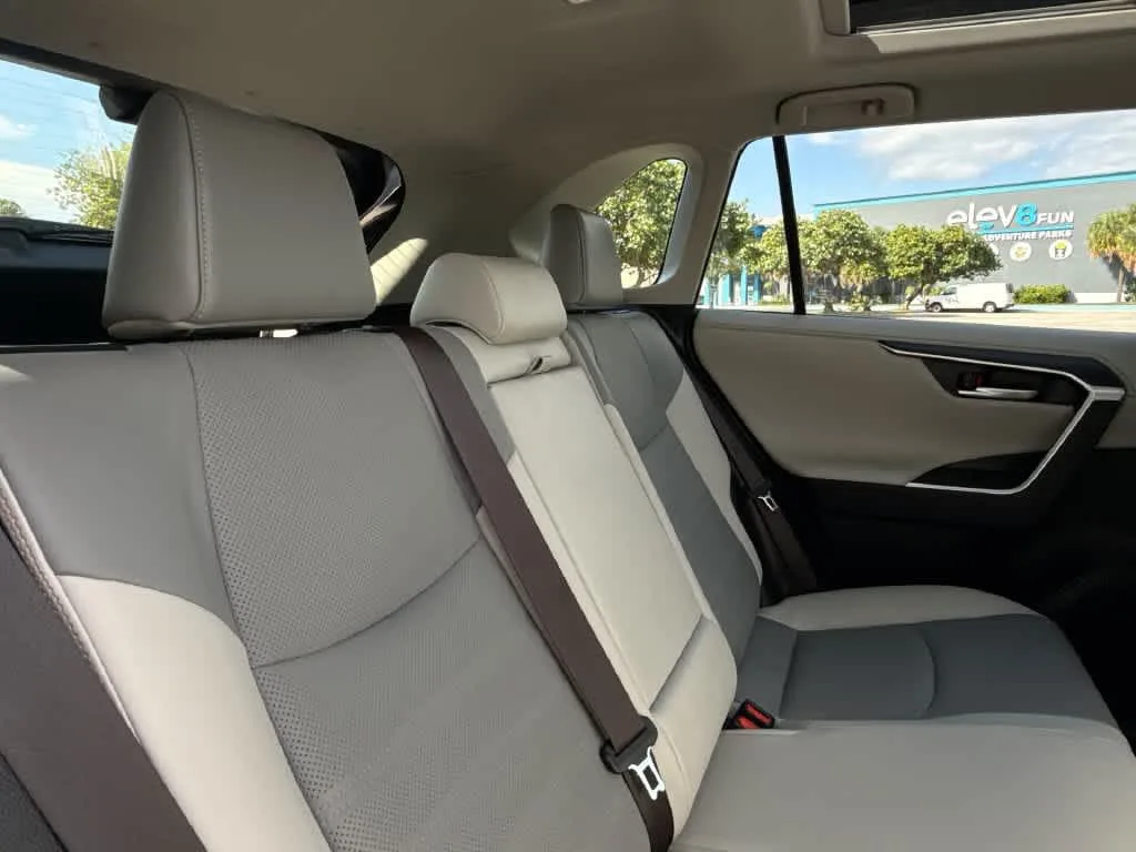 2019 Toyota RAV4 Limited photo 26