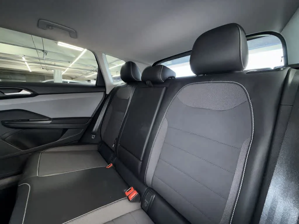 2022 Volkswagen Taos SE photo 22