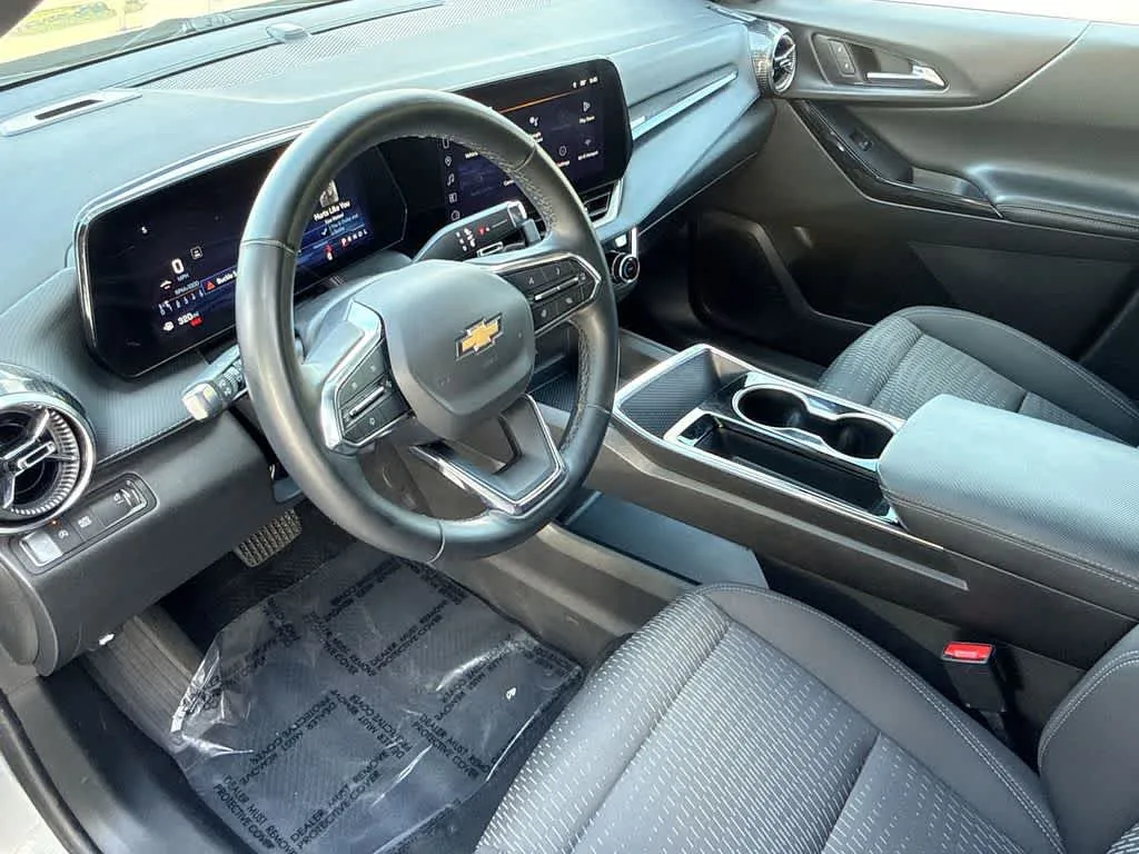 2025 Chevrolet Equinox FWD LT photo 13