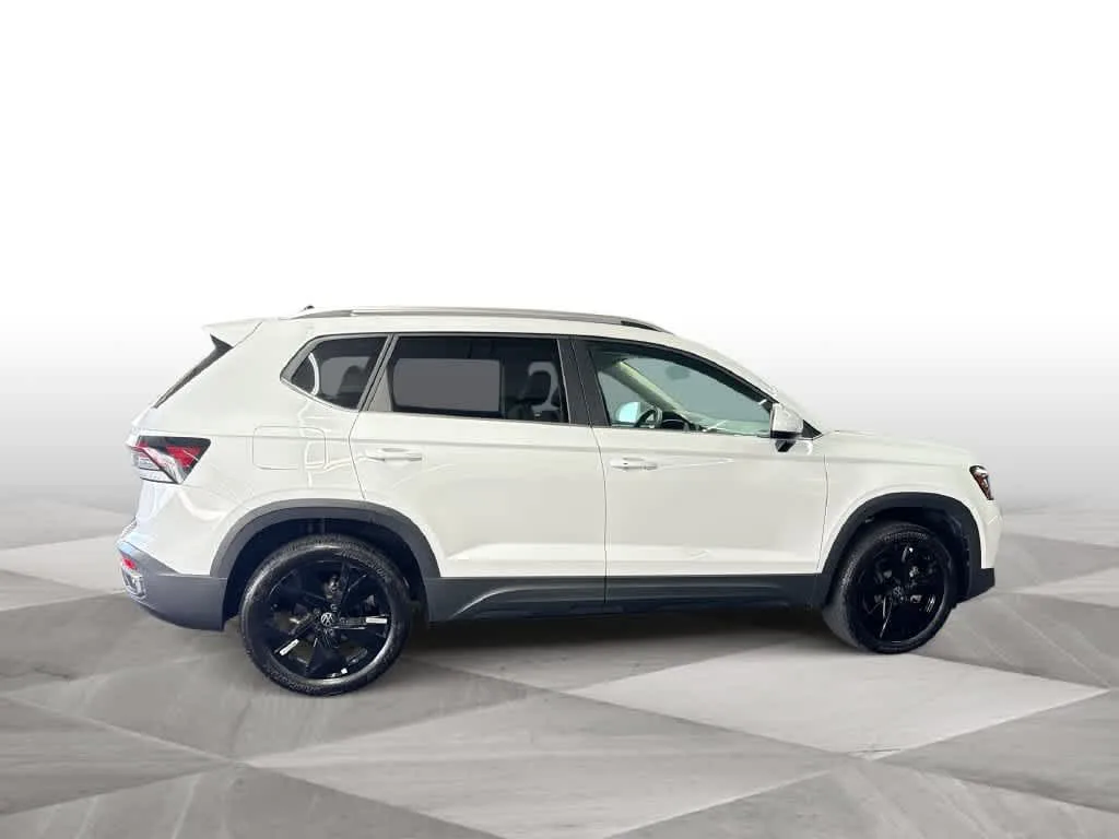 2026 Volkswagen Taos SE photo 9