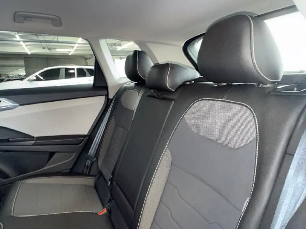 2026 Volkswagen Taos SE photo 22
