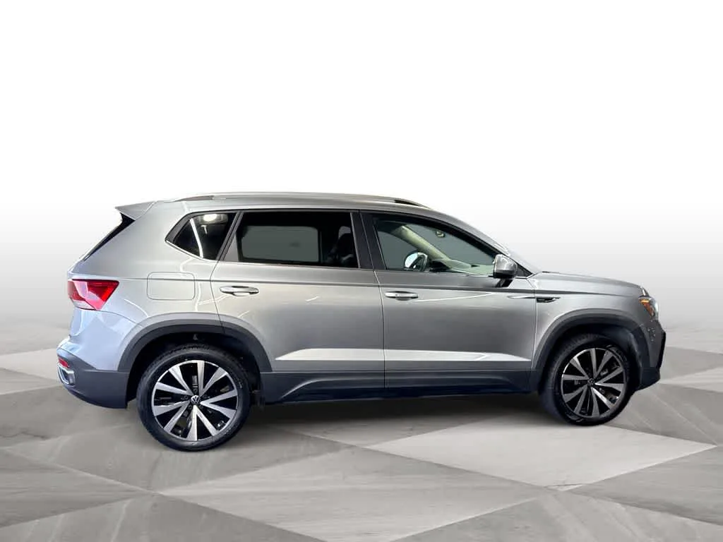 2022 Volkswagen Taos SE photo 9