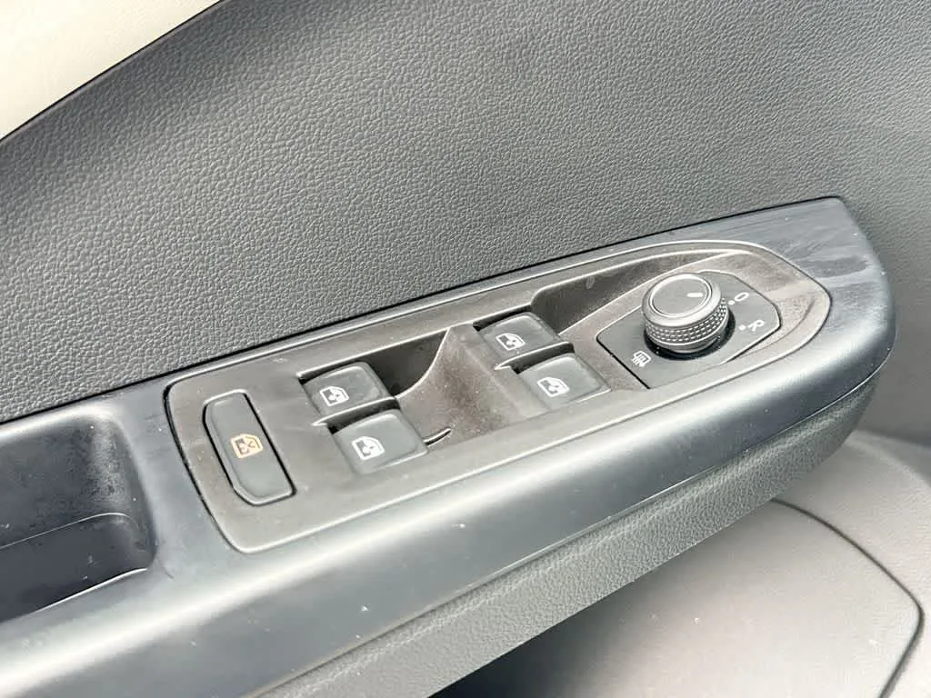 2026 Volkswagen Taos SE photo 21