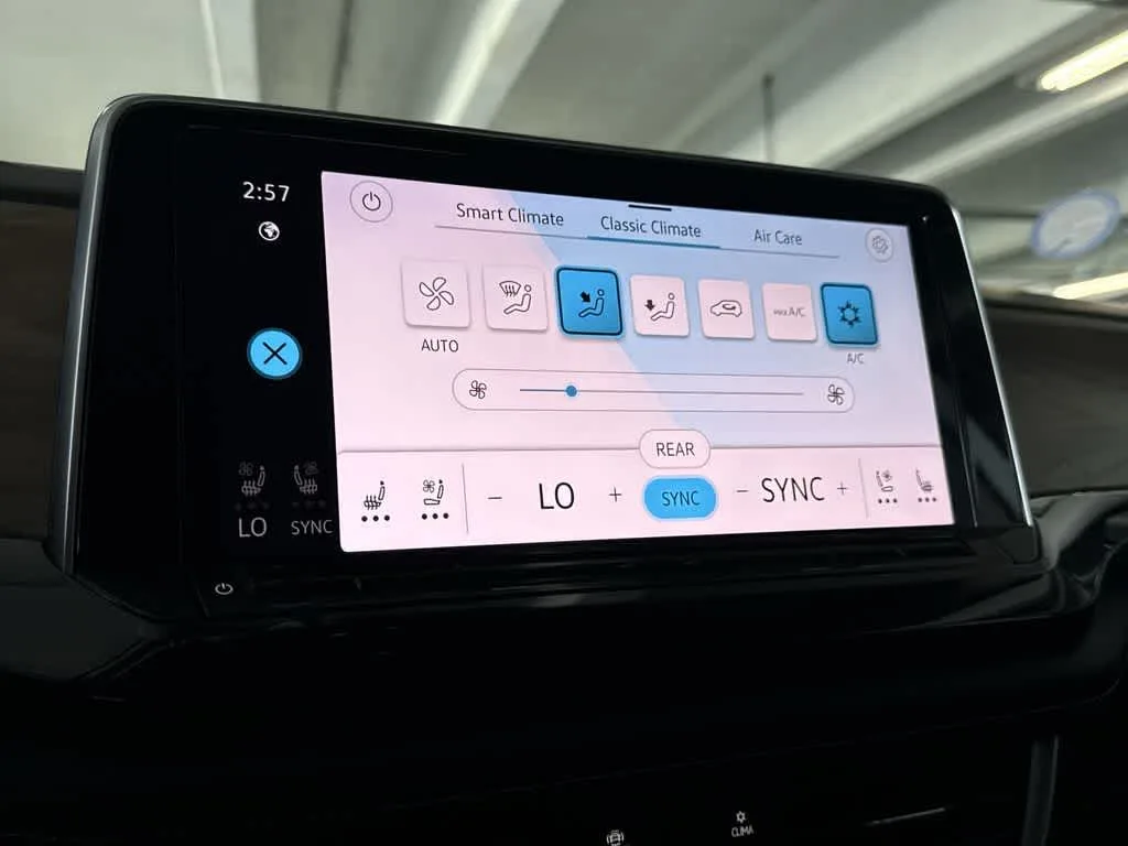2024 Volkswagen Atlas 2.0T SE w/Technology photo 19