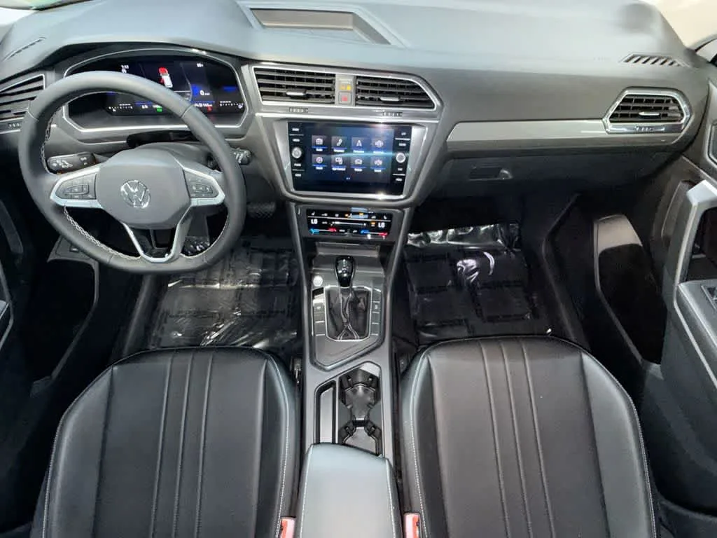 2024 Volkswagen Tiguan SE photo 24