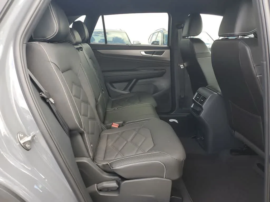2024 Volkswagen Atlas Cross Sport 2.0T SE w/Technology photo 28