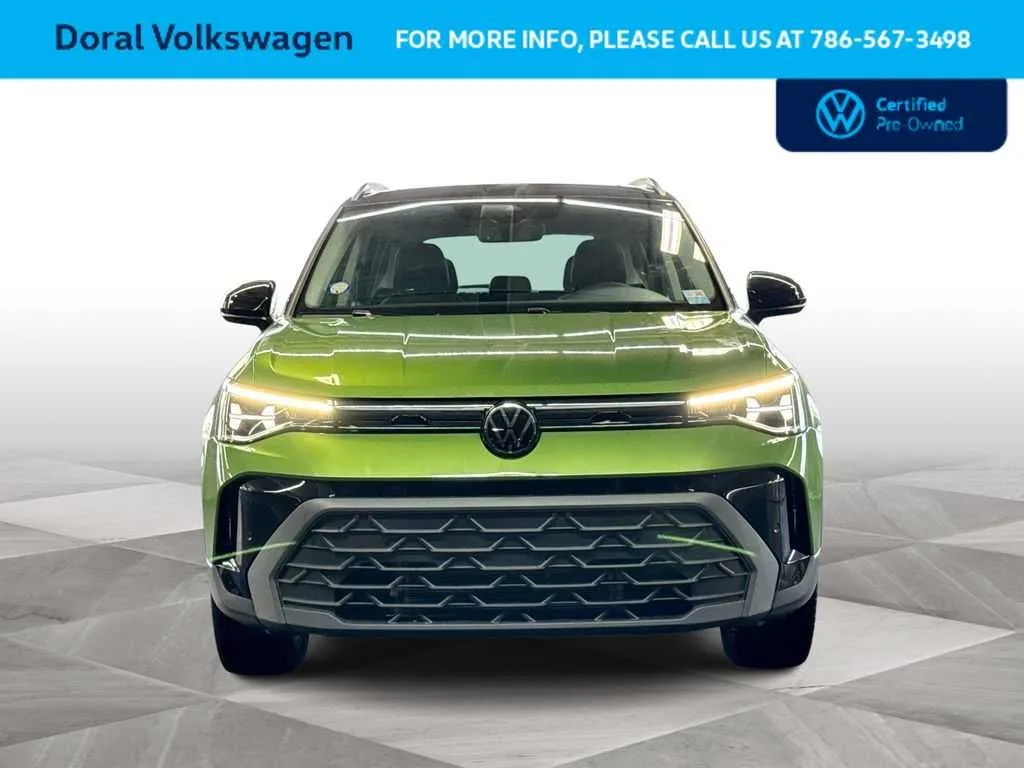 2025 Volkswagen Taos SE Black photo 3
