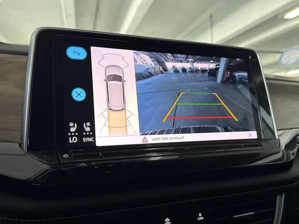 2024 Volkswagen Atlas 2.0T SE w/Technology photo 18