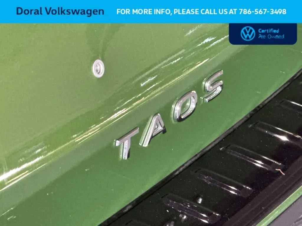 2025 Volkswagen Taos SE Black photo 10