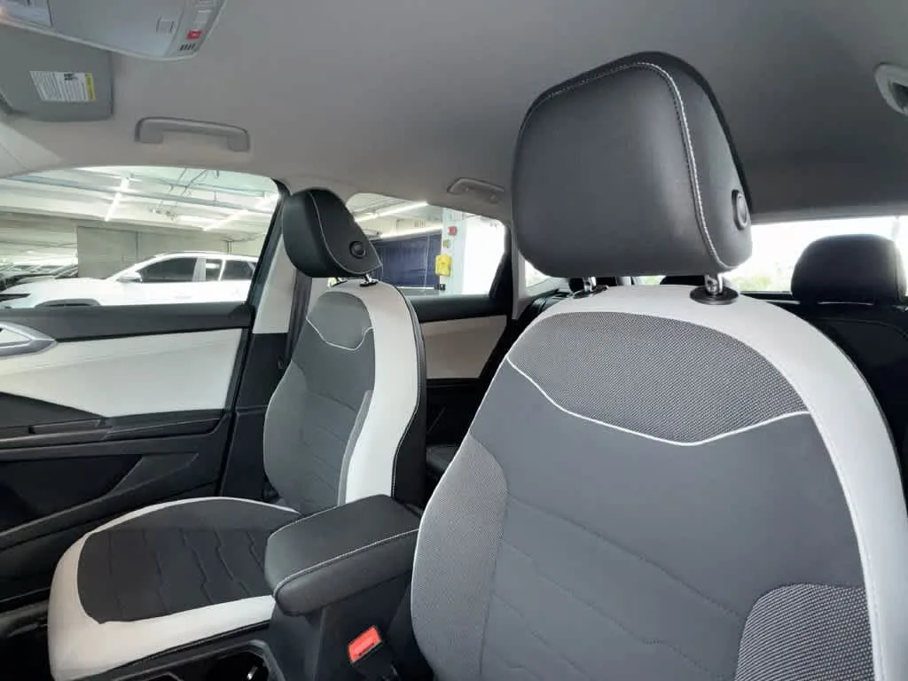 2026 Volkswagen Taos SE photo 14