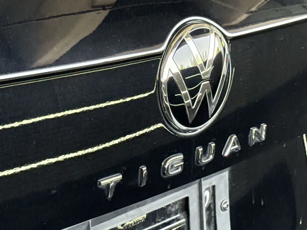 2023 Volkswagen Tiguan SE R-Line Black photo 10