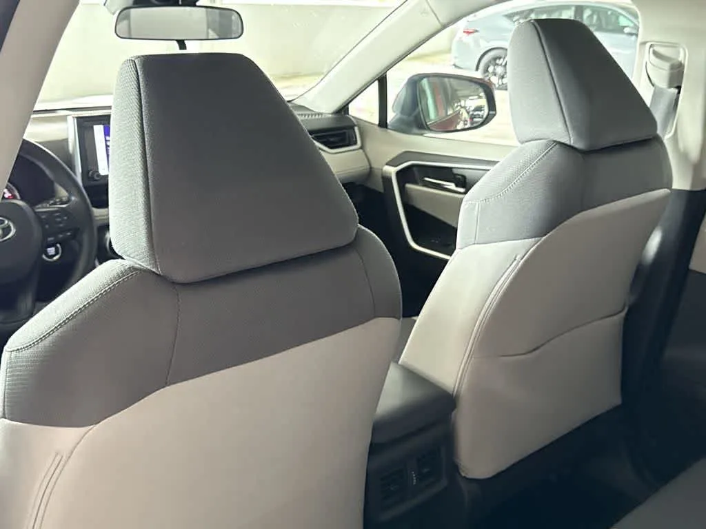 2024 Toyota RAV4 XLE photo 23
