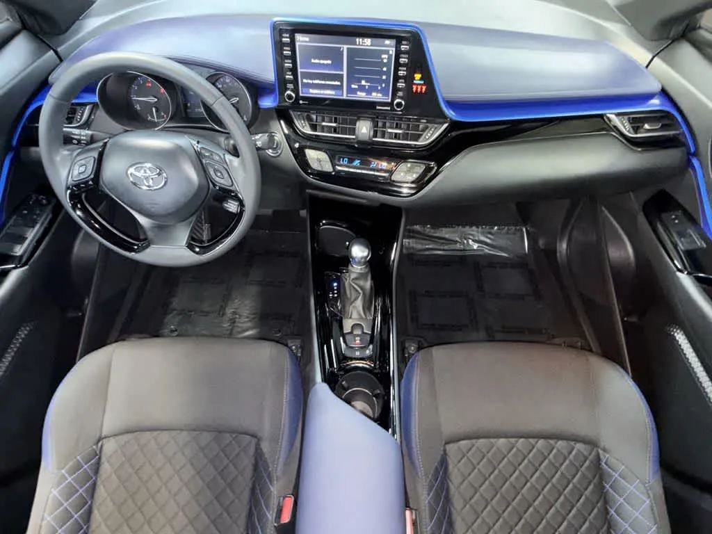 2022 Toyota C-HR XLE photo 24